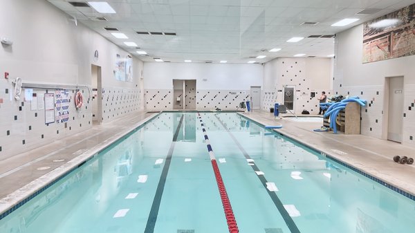 Piscina 24-Hour Fitness - Rancho Cucamonga Sport Gym - San Bernardino County