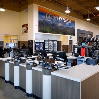 Piscina 24-Hour Fitness - Renaissance Marketplace Super-Sport Gym - San Bernardino County