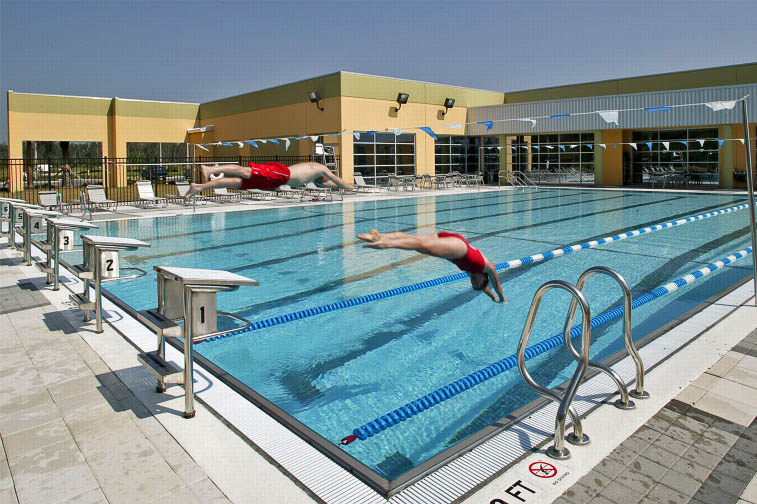 Piscina Barco-Newton Family YMCA - Clay County