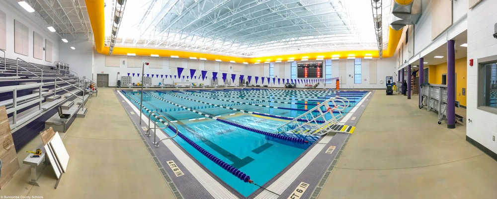 Piscina Buncombe County Schools Aquatic Center - Buncombe County