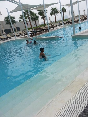 Piscina Crowne Plaza - Abu Dhabi Yas Island - Abu Dhabi