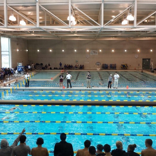 Piscina Ellen Shapiro Natatorium / YMCA of Wayne County - Wayne County