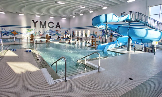 Piscina Emma B. Howe YMCA - Anoka County