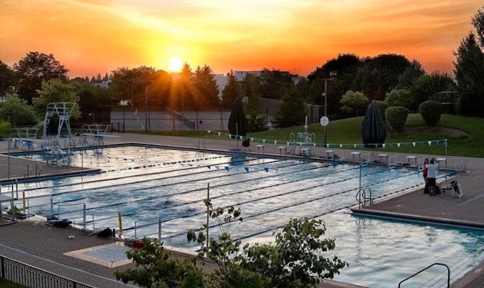 Piscina Five Seasons Sports Club - Burr Ridge - DuPage County