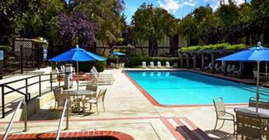 Piscina Four Points Hotel Bakersfield - Kern County