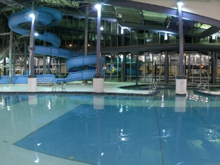 Piscina Genesis Place - Airdrie