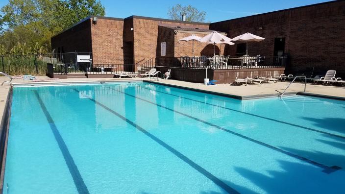Piscina Glass Court Swim & Fitness Club - DuPage County