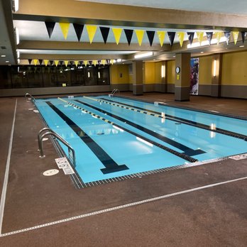 Piscina Gold's Gym - Milwaukee, WI - Milwaukee County