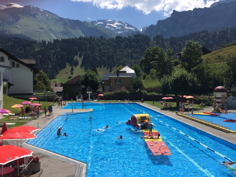 Piscina Hallen- und Freibad Sonnenberg - Engelberg