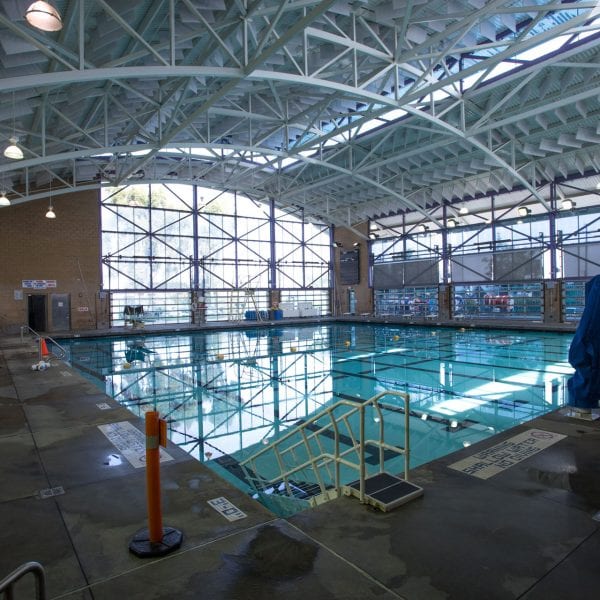 Piscina Jesse Owens Community Regional Park Pool - Los Angeles County