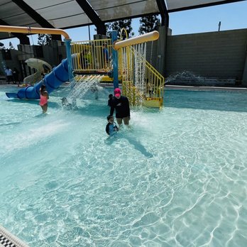 Piscina Ned Baumer Aquatic Center - San Diego County