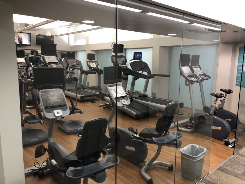 Piscina Oakbrook Terrace Tower Fitness - DuPage County