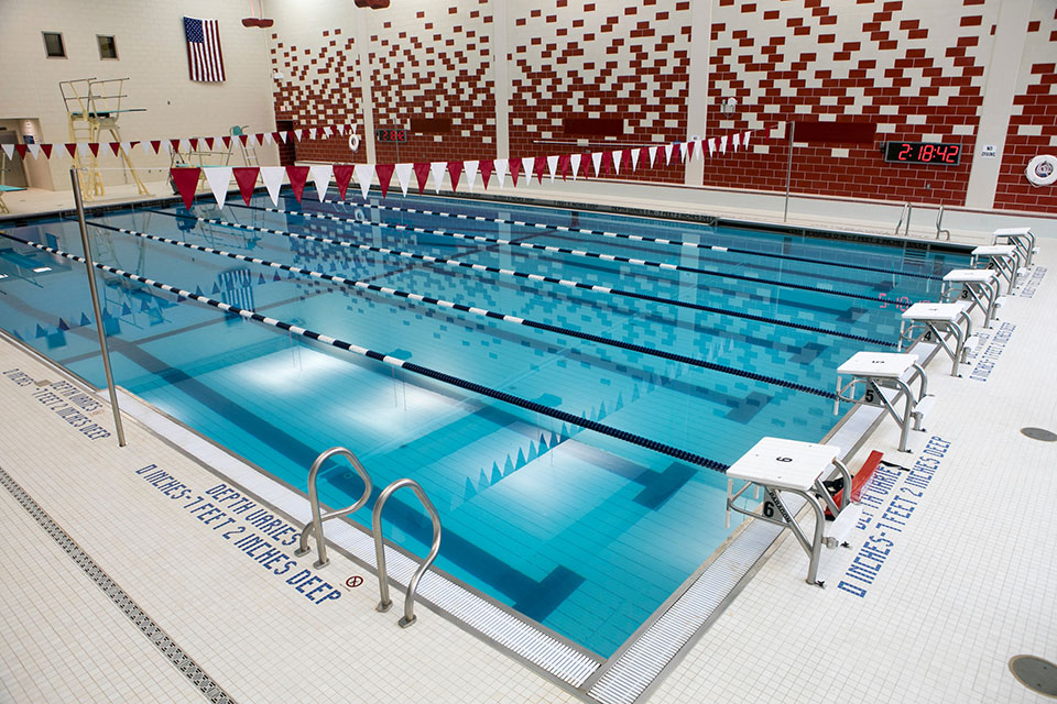 Piscina Stony Brook University Swimming Pool - Suffolk County