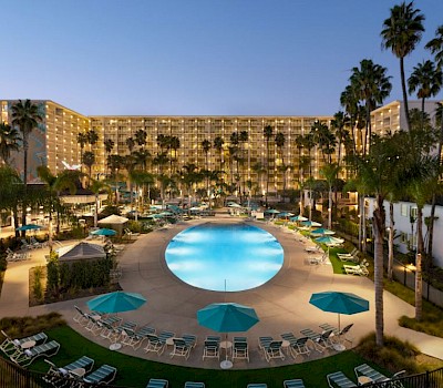 Piscina Town & Country Resort and Convention Center - San Diego County