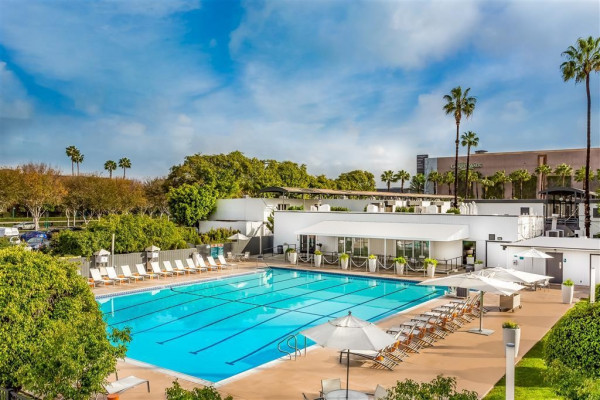 Piscina Anaheim Plaza Hotel - Orange County