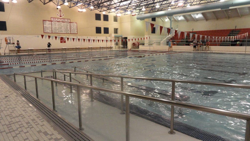 Piscina Anchor Bay Aquatic Center - Macomb County