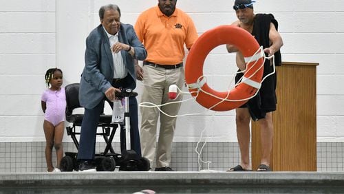 Piscina Andrew & Walter Young Family YMCA - Fulton County