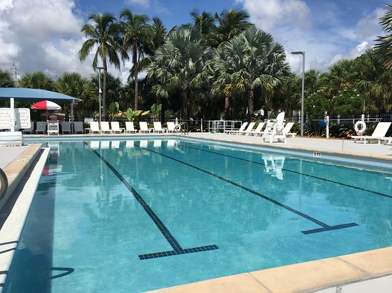 Piscina B.F. James Park & Pool - Broward County