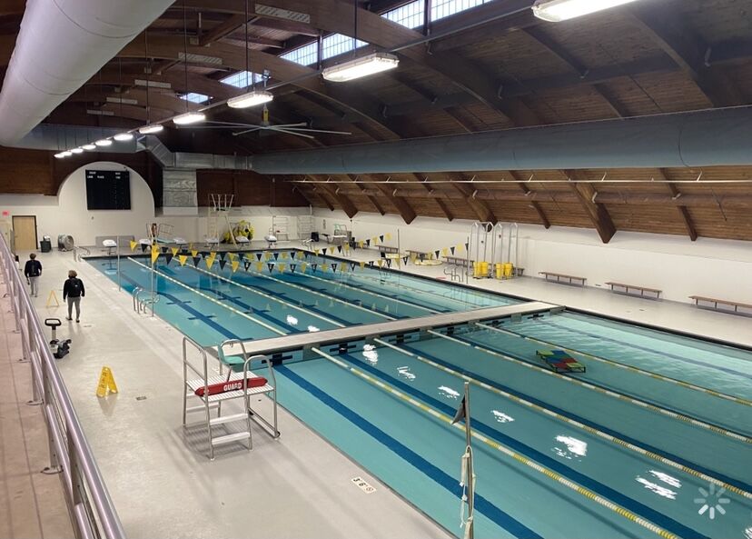 Piscina Beachwood Natatorium - Cuyahoga County