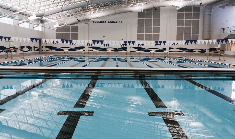 Piscina Bulldog Aquatic Center - Brownsburg High School - Hendricks County