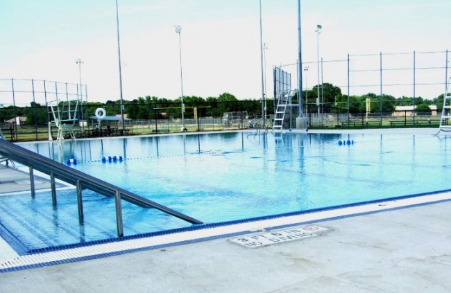 Piscina Burleson Recreation Center - Johnson County