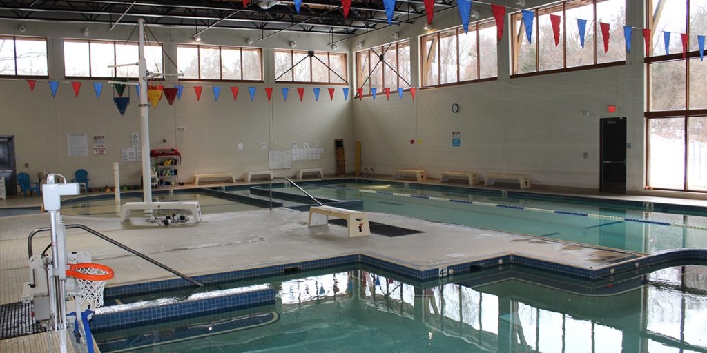 Piscina Carls Family YMCA - Oakland County