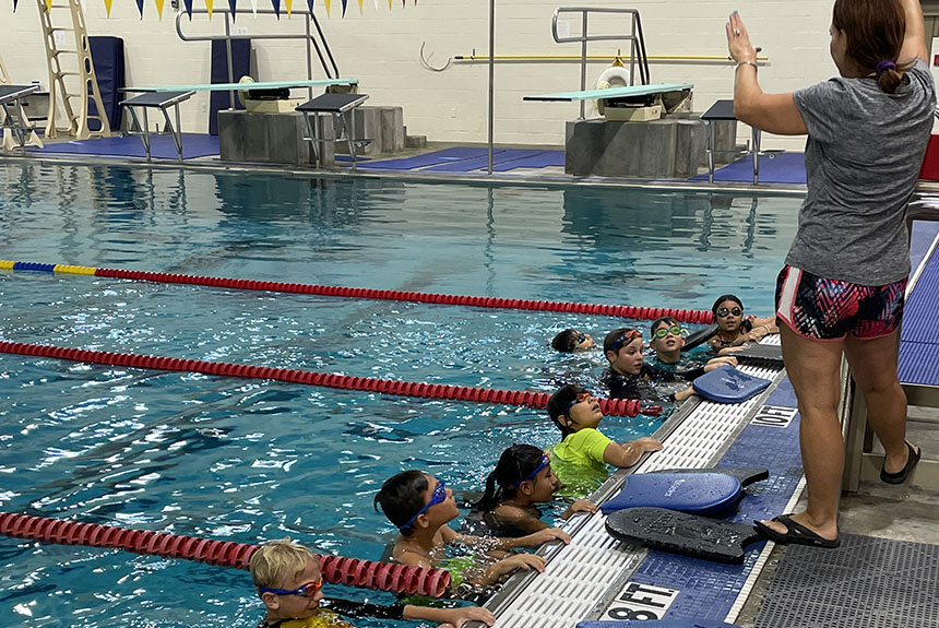 Piscina Carrollton-Farmers Branch ISD Natatorium - Denton County