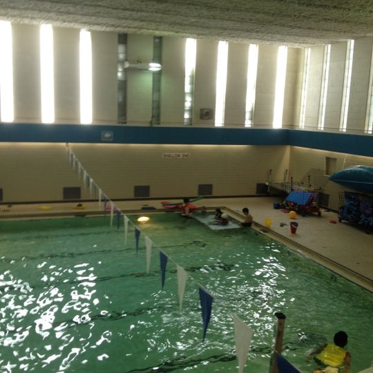 Piscina Centennial Recreation Centre - Toronto Municipality