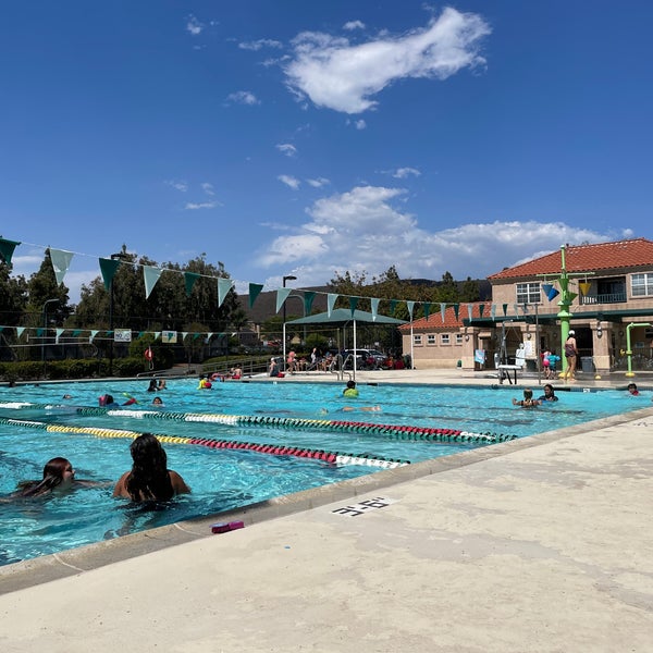 Piscina Cerro de Las Posas Pool - San Diego County