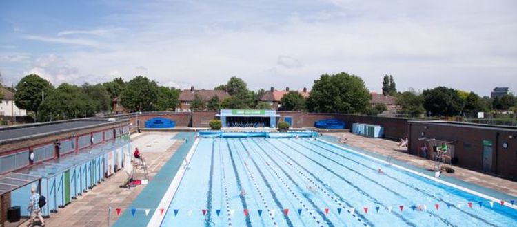 Piscina Charlton Lido and Lifestyle Club - London Metropolitan Area