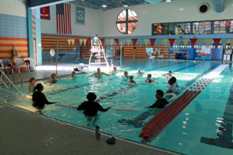 Piscina Chinquapin Park Recreation Center & Aquatics Facility - Alexandria City County