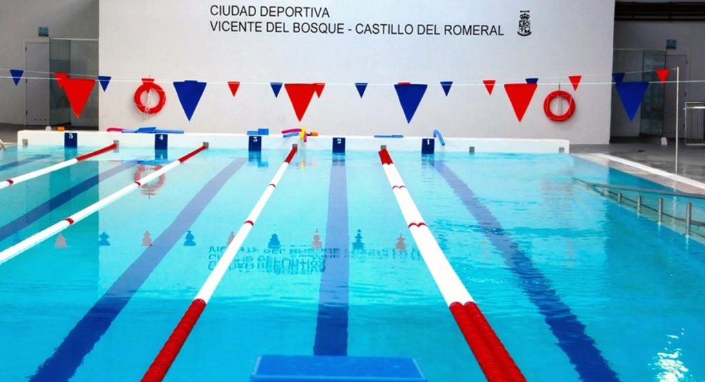 Piscina Ciudad Deportiva Vicente del Bosque Castillo del Romeral - Castillo del Romeral