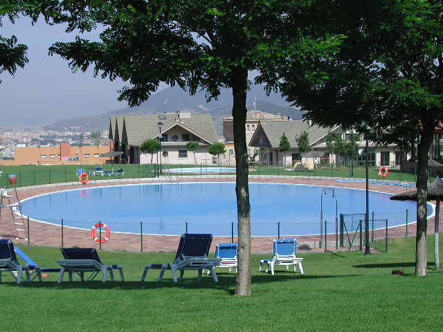 Piscina Club de Golf Castillo de Gorraiz - Valle de Egues