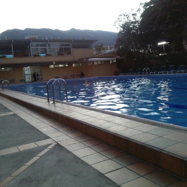 Piscina Club Los Girasoles - Quito