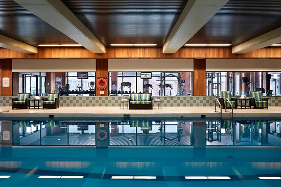 Piscina Delta Hotels by Marriott Prince Edward - Queens County