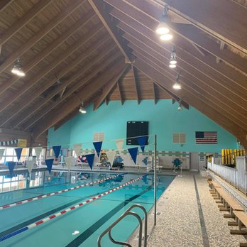 Piscina Dennis N. Malone Aquatic Center - Hartford County