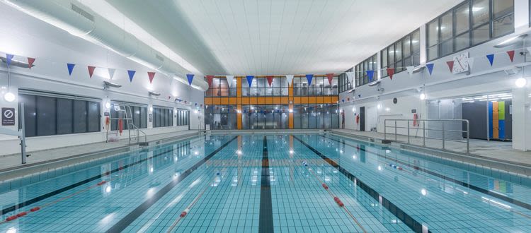 Piscina Eastern Leisure Centre - Cardiff