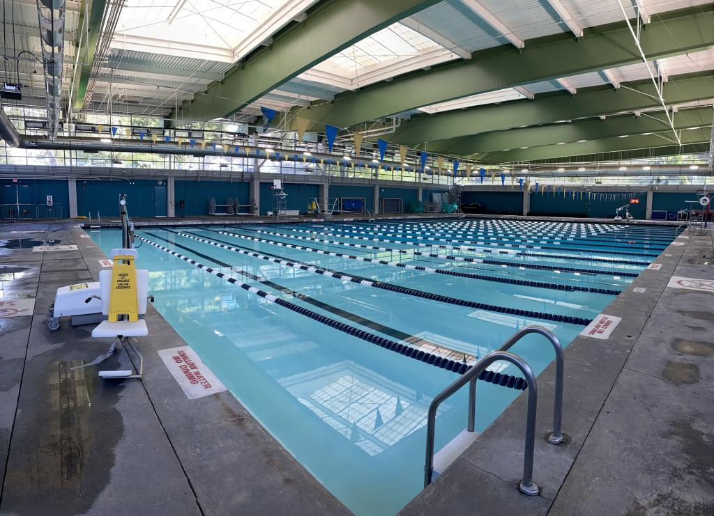 Piscina Echo Park Indoor Pool - Los Angeles County