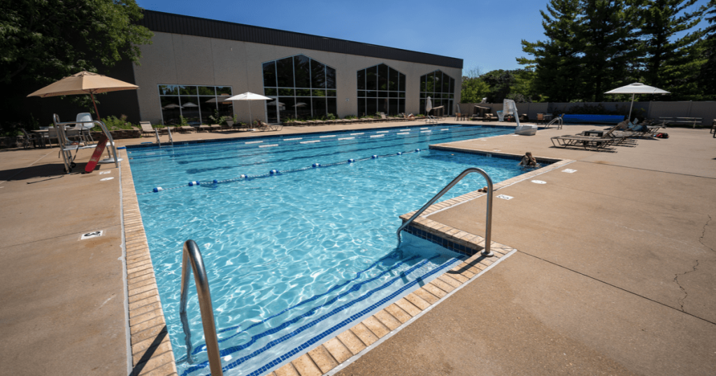 Piscina Elite Sports Club - River Glen - Milwaukee County