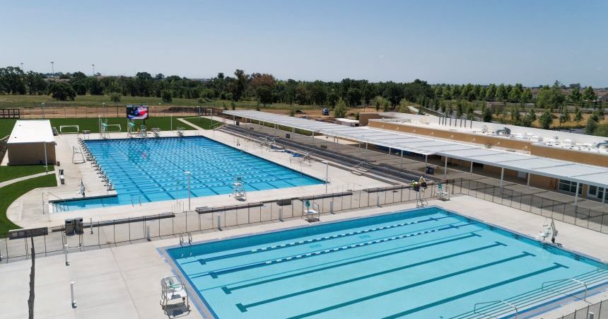 Piscina Elk Grove Aquatics Center - Sacramento County