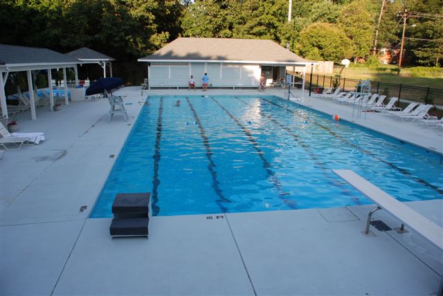 Piscina Fairmeadows Swim & Racquet Club - Mecklenburg County