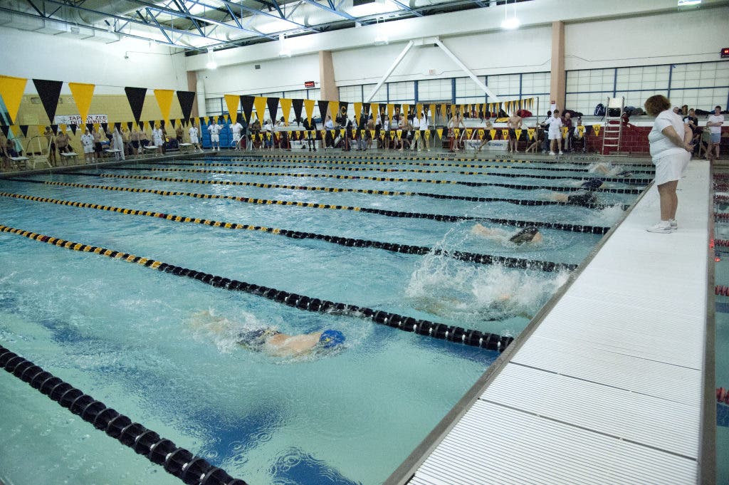 Piscina Felix V. Festa Middle School Natatorium - Rockland County