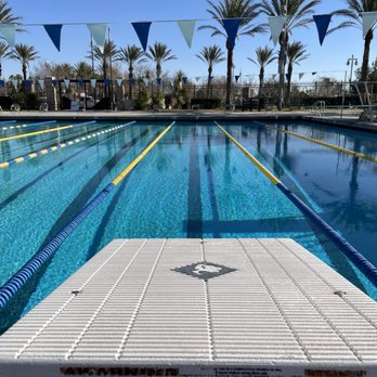 Piscina Fontana Park Aquatic Center - San Bernardino County