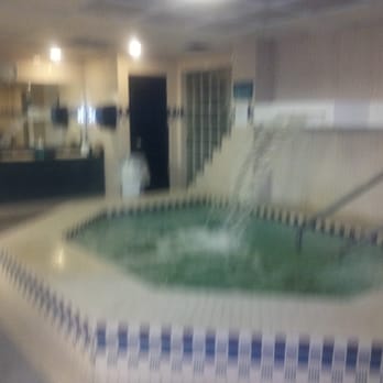 Piscina Foxy's Fitness Center - East Baton Rouge Parish