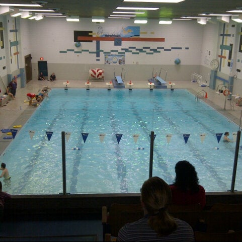 Piscina Foyer des Loisirs et de la Culture - Saguenay–Lac-Saint-Jean