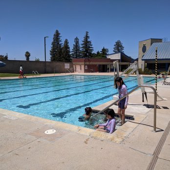 Piscina Fruitridge Community Center - Sacramento County