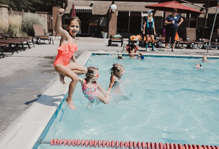 Piscina Genesis Health Club - West Central - Sedgwick County