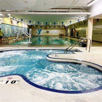 Piscina Grand River Area Family YMCA - Livingston County