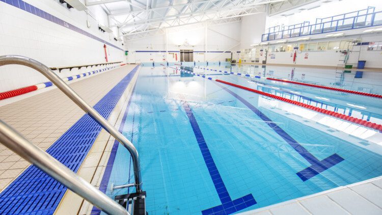 Piscina Haberdashers' Monmouth School Sports Club - Monmouthshire