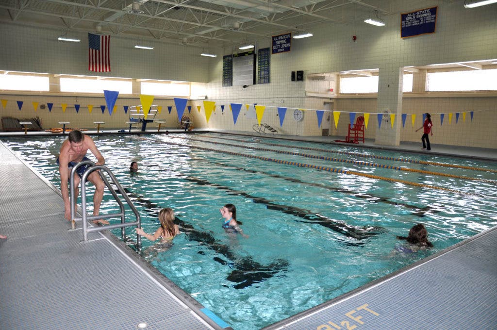 Piscina Haddam-Killingworth High School Swimming Pool - Middlesex County